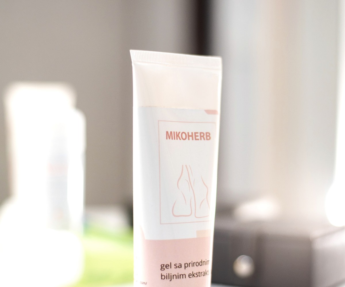 MIKOHERB GEL minimalistički kadar